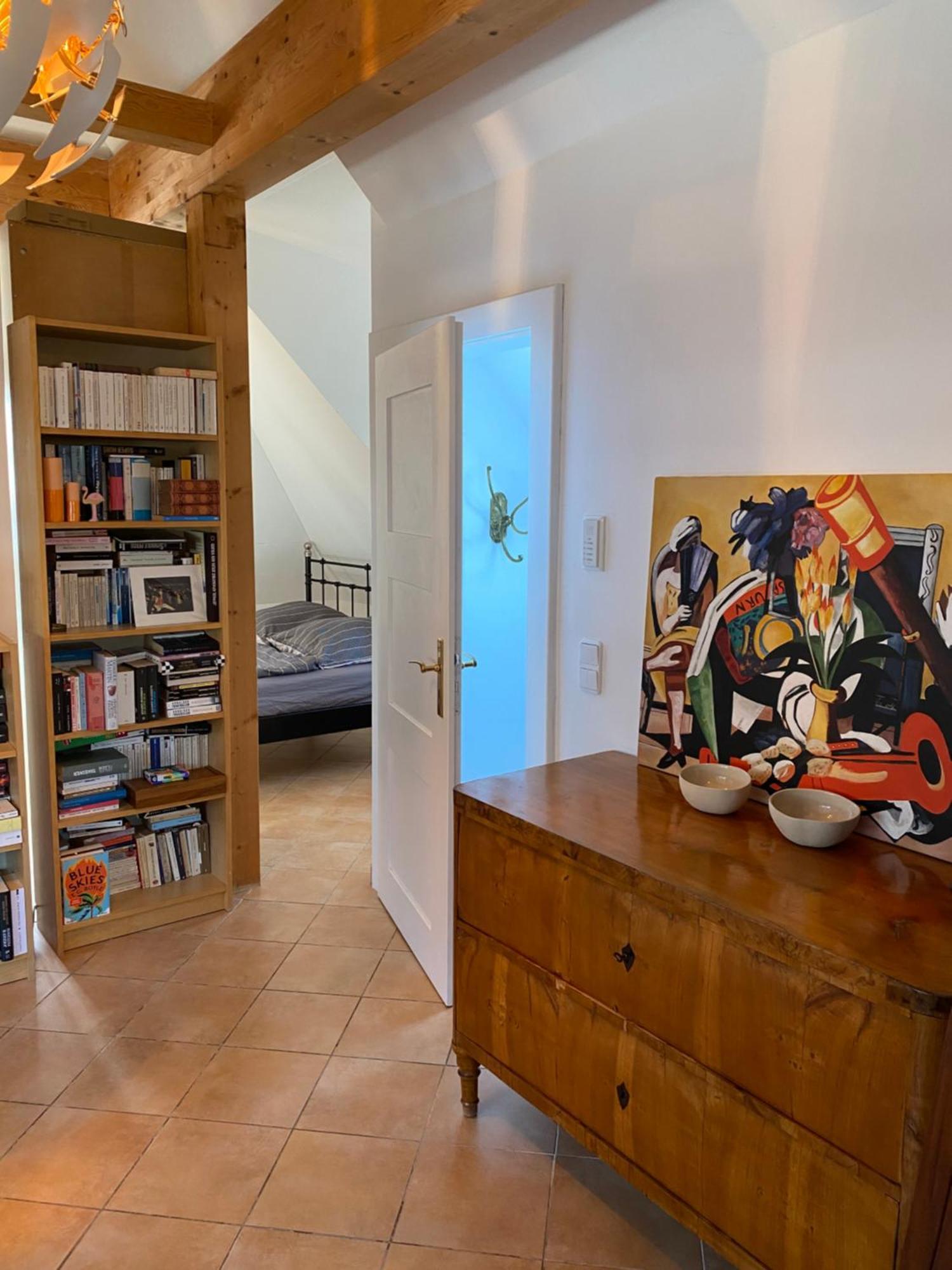Helle Und Ruhige Dachgeschosswohnung