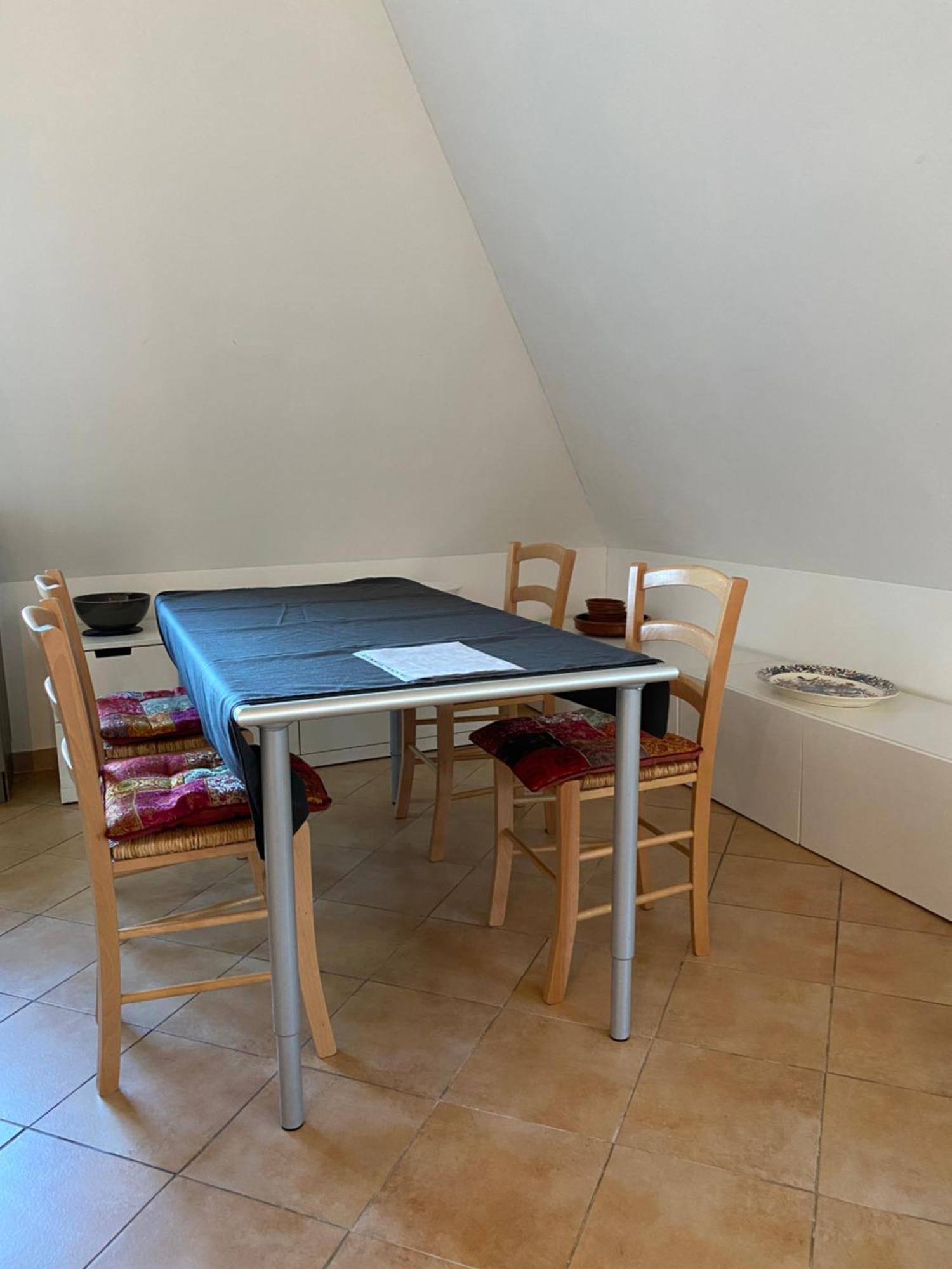 Helle Und Ruhige Dachgeschosswohnung Appartement *