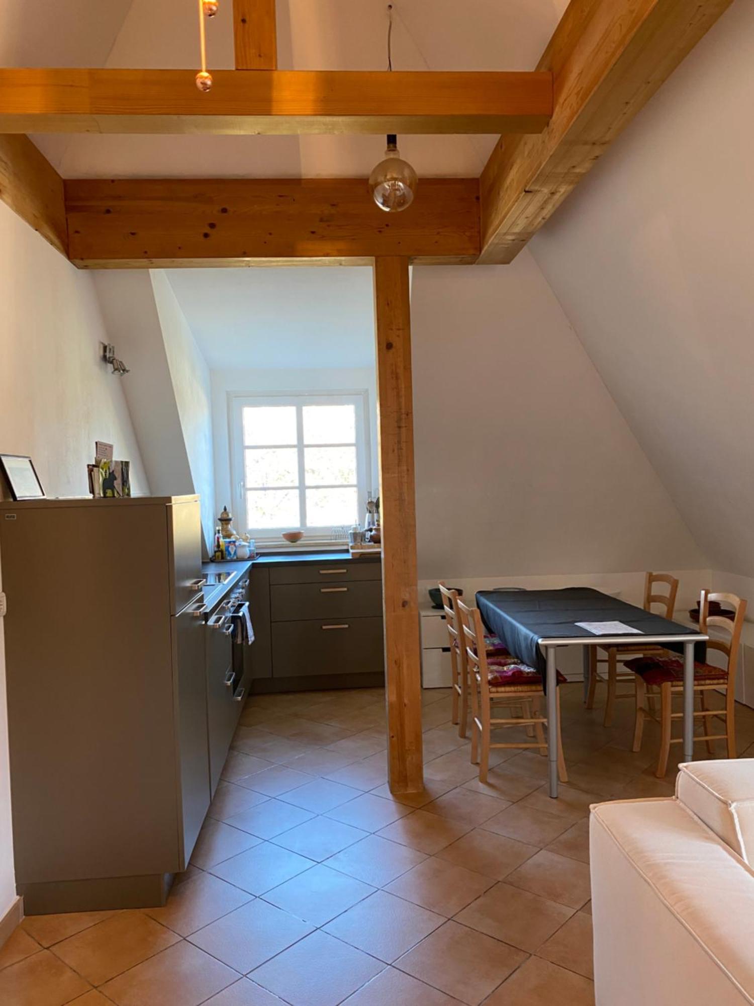 Helle Und Ruhige Dachgeschosswohnung Apartamento